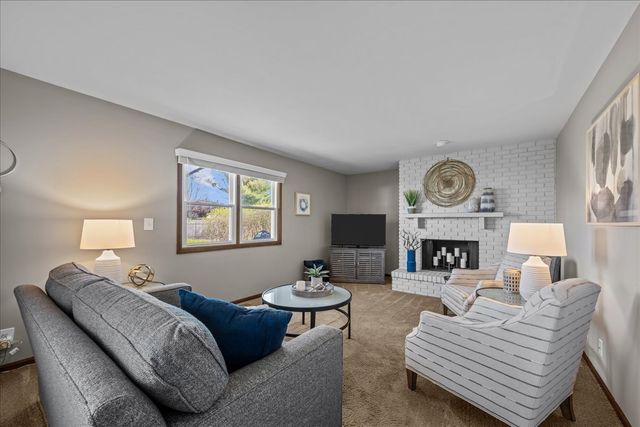 2477 Cambridge Drive, Aurora, IL 60506