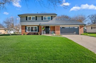2477 Cambridge Drive, Aurora, IL 60506