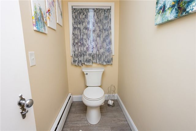 836 Main Road, Tiverton, RI 02878