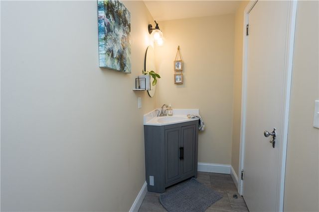 836 Main Road, Tiverton, RI 02878