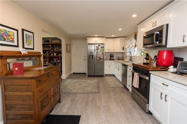 836 Main Road, Tiverton, RI 02878