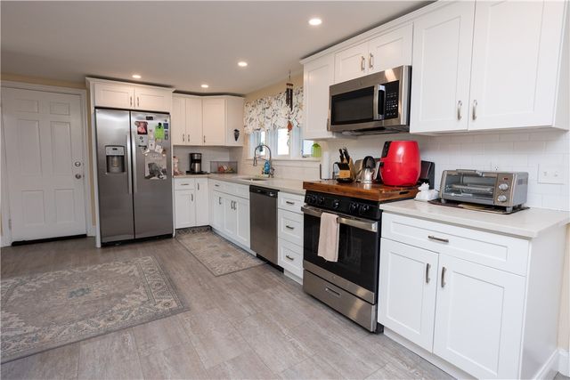 836 Main Road, Tiverton, RI 02878