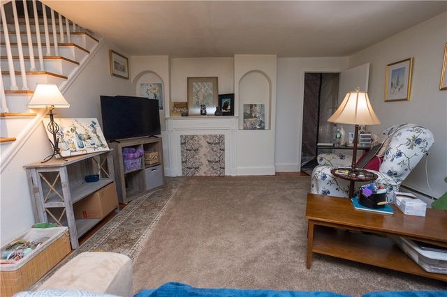 836 Main Road, Tiverton, RI 02878