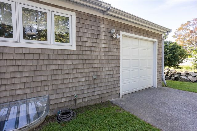 836 Main Road, Tiverton, RI 02878