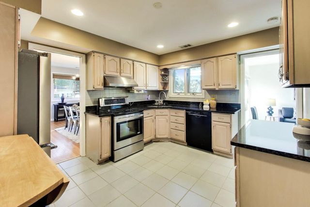 3136 Bellwood Lane, Glenview, IL 60026