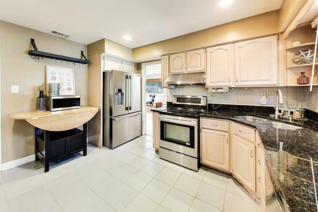 3136 Bellwood Lane, Glenview, IL 60026