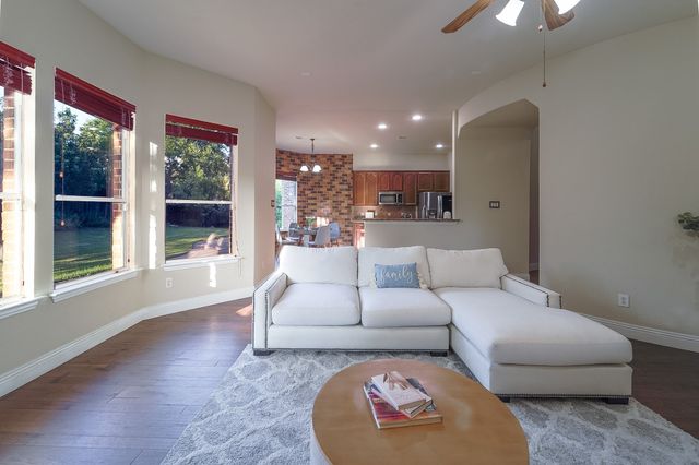 924 Brentwood Drive, Murphy, TX 75094