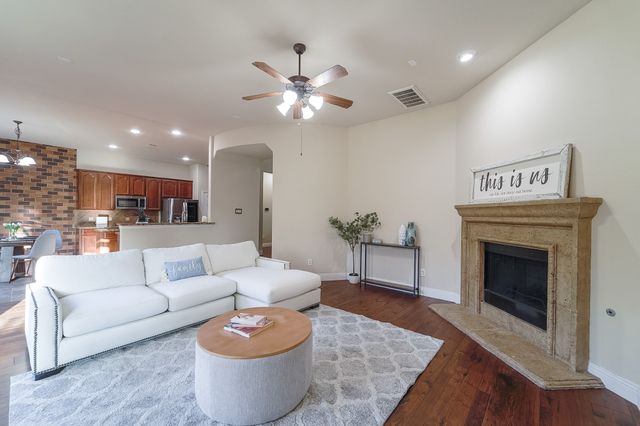 924 Brentwood Drive, Murphy, TX 75094