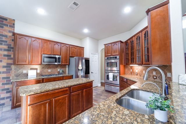 924 Brentwood Drive, Murphy, TX 75094