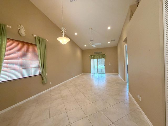6510 Oxford Circle 101, Vero Beach, FL 32966