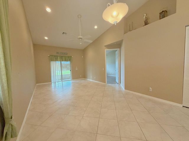 6510 Oxford Circle 101, Vero Beach, FL 32966