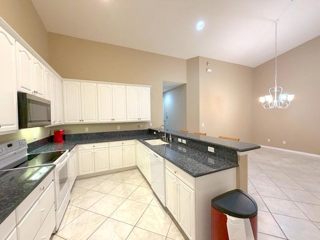 6510 Oxford Circle 101, Vero Beach, FL 32966