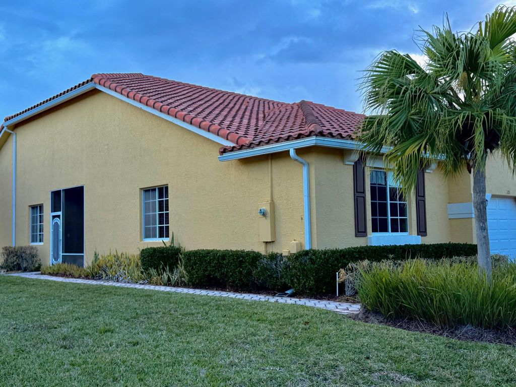 6510 Oxford Circle 101, Vero Beach, FL 32966