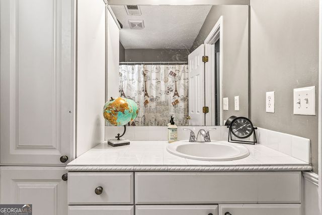 50 Bridgewater Drive, Newnan, GA 30265