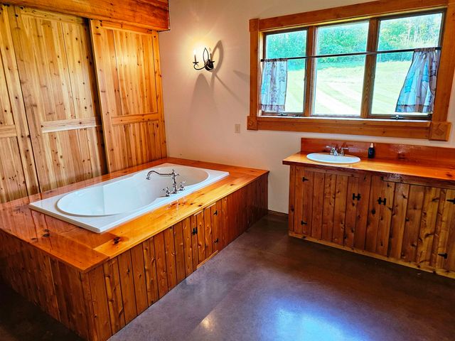 2610 VT Route 105, Derby, VT 05829