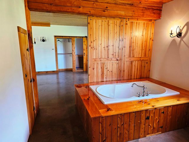 2610 VT Route 105, Derby, VT 05829