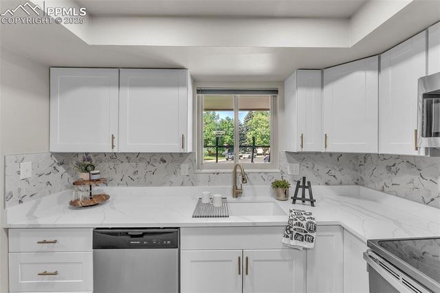 2832 Ridgeglen Way, Colorado Springs, CO 80918