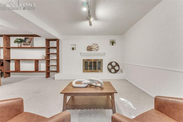 2832 Ridgeglen Way, Colorado Springs, CO 80918