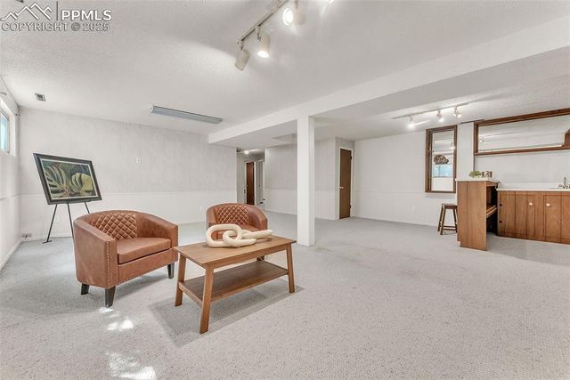 2832 Ridgeglen Way, Colorado Springs, CO 80918