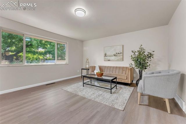 2832 Ridgeglen Way, Colorado Springs, CO 80918