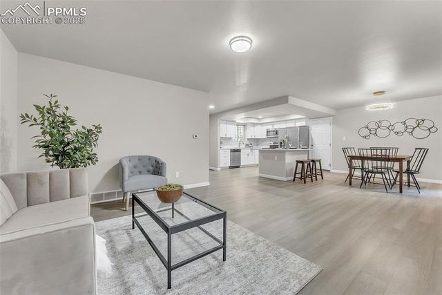 2832 Ridgeglen Way, Colorado Springs, CO 80918