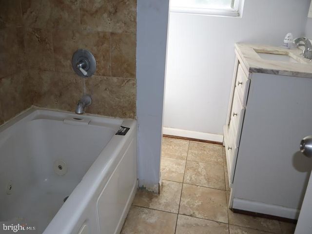 136 E UPSAL ST, Philadelphia, PA 19119