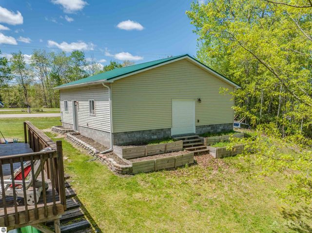 100 Lakeview Drive, Hale, MI 48739