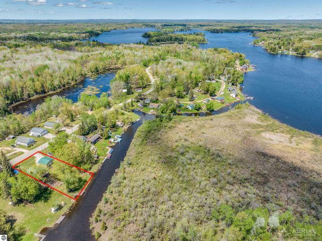 100 Lakeview Drive, Hale, MI 48739