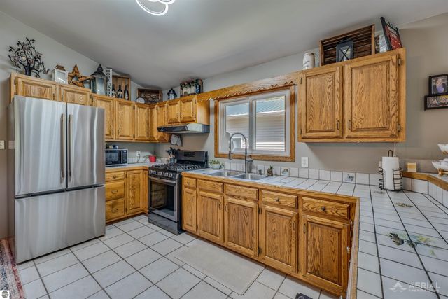 100 Lakeview Drive, Hale, MI 48739