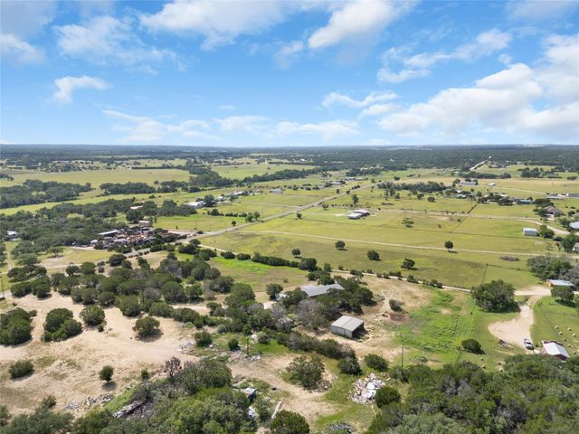 635 Ramms DR, Florence, TX 76527