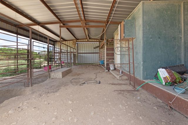 635 Ramms DR, Florence, TX 76527
