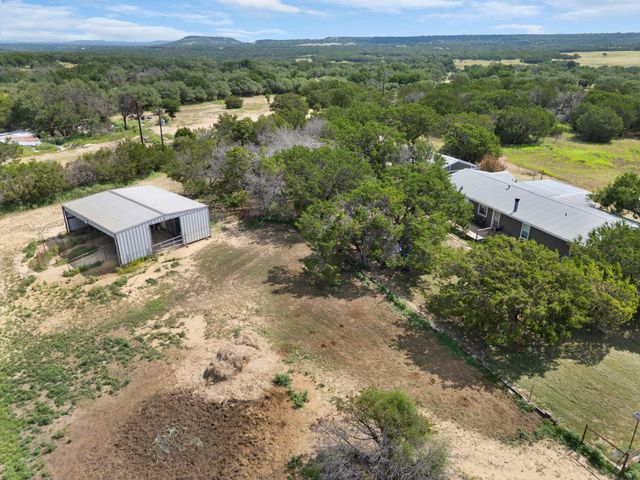 635 Ramms DR, Florence, TX 76527