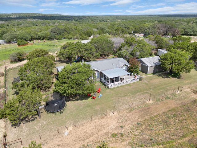 635 Ramms DR, Florence, TX 76527