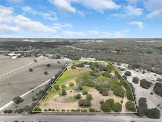 635 Ramms DR, Florence, TX 76527