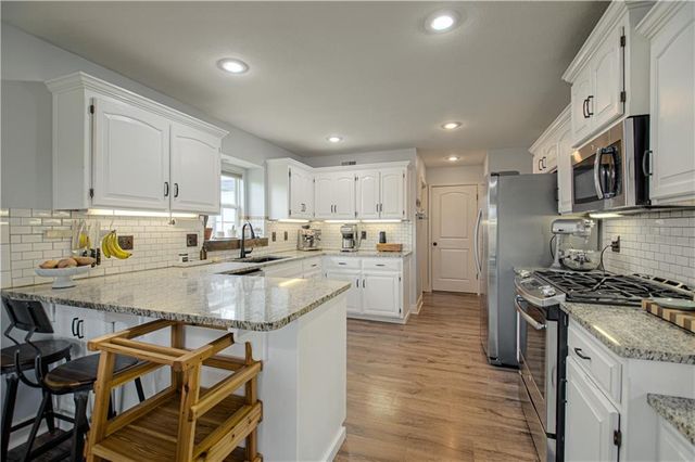 16023 Jesse James Farm Road, Kearney, MO 64060