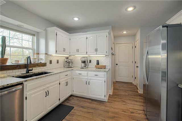 16023 Jesse James Farm Road, Kearney, MO 64060