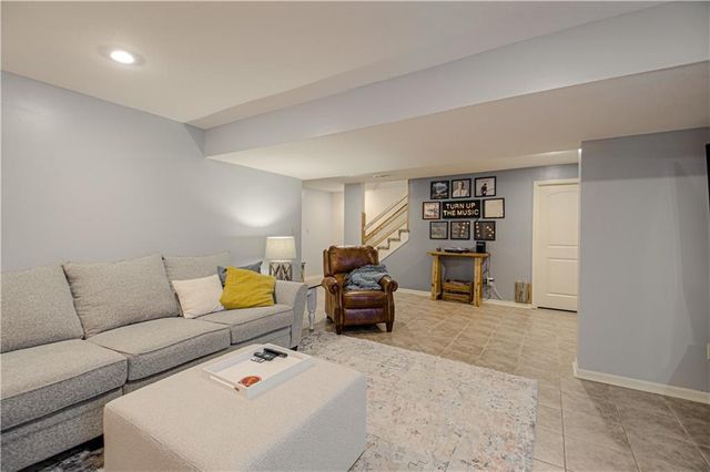 16023 Jesse James Farm Road, Kearney, MO 64060