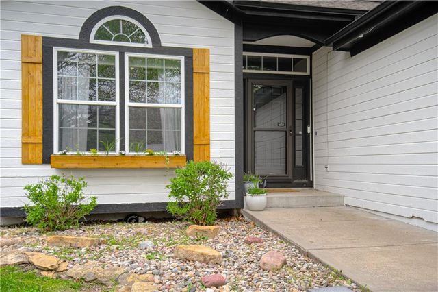 16023 Jesse James Farm Road, Kearney, MO 64060