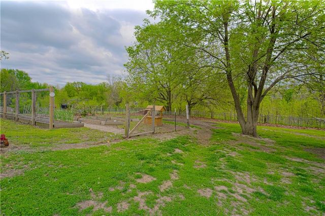 16023 Jesse James Farm Road, Kearney, MO 64060