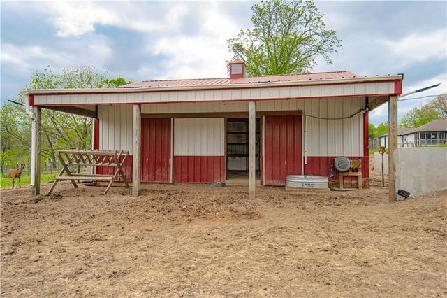 16023 Jesse James Farm Road, Kearney, MO 64060
