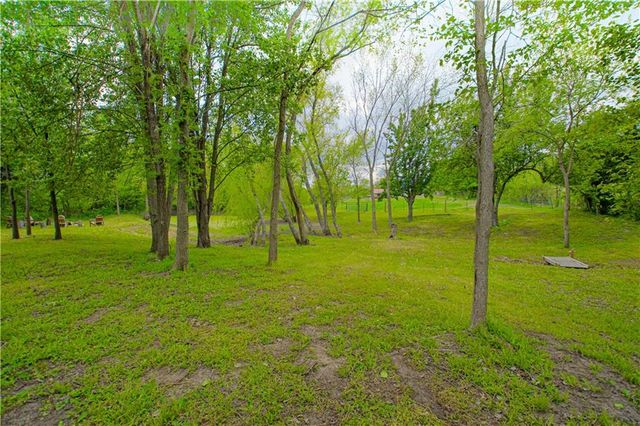 16023 Jesse James Farm Road, Kearney, MO 64060