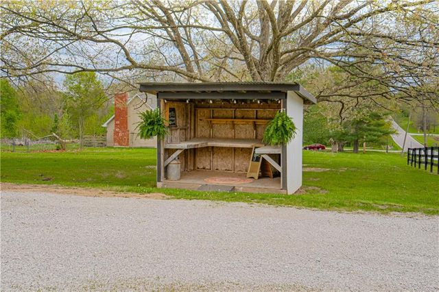 16023 Jesse James Farm Road, Kearney, MO 64060