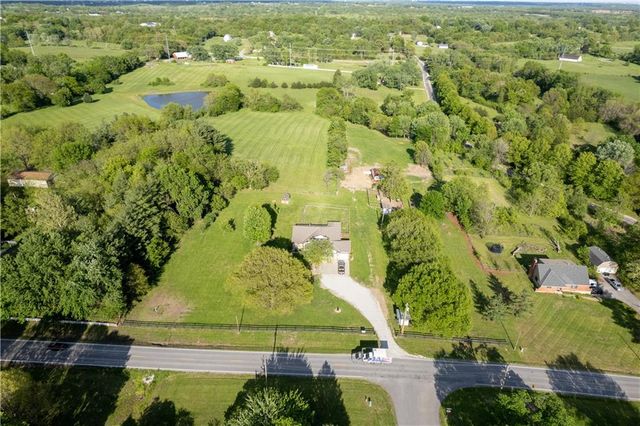 16023 Jesse James Farm Road, Kearney, MO 64060