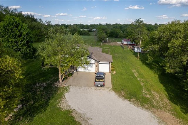 16023 Jesse James Farm Road, Kearney, MO 64060