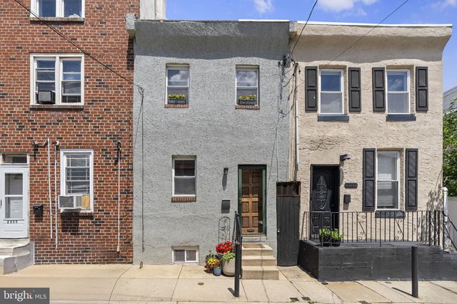 2215 E OAKDALE ST, Philadelphia, PA 19125
