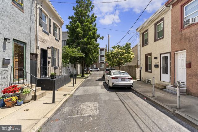 2215 E OAKDALE ST, Philadelphia, PA 19125