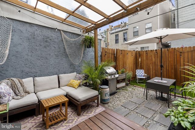 2215 E OAKDALE ST, Philadelphia, PA 19125