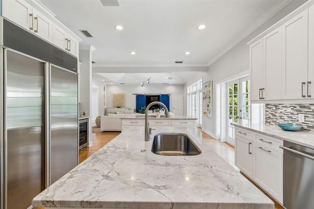 814 S BAYSIDE DRIVE, Tampa, FL 33609