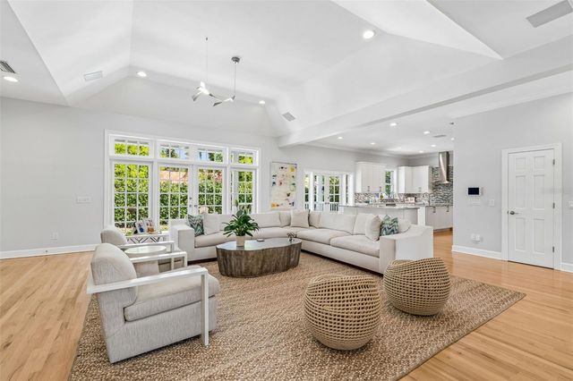 814 S BAYSIDE DRIVE, Tampa, FL 33609