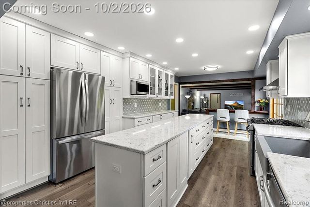 36342 Old Homestead Drive, Farmington Hills, MI 48335